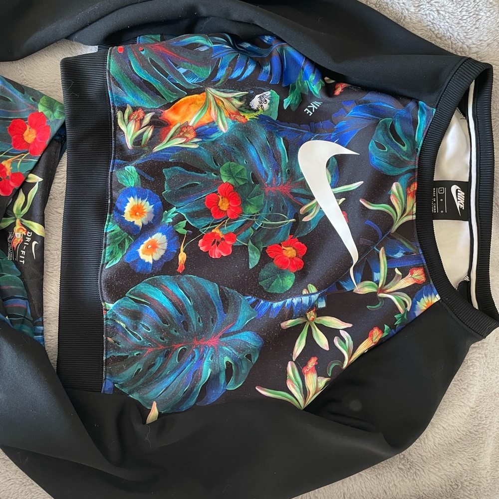 Nike workout - matching sweatshirt and pants.